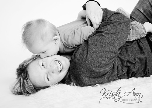 kissing-mommies-face-BW