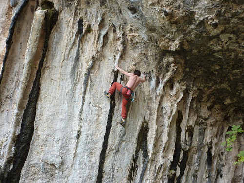 Tom Russell trying the classic Abradacabra 7c+, El Bovendon