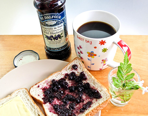 IMG_2108 Breakfast : Blueberry jam on toast and coffee