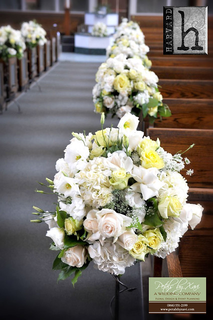 Round Small Aisle Flower Arrangement for Wedding Ceremony