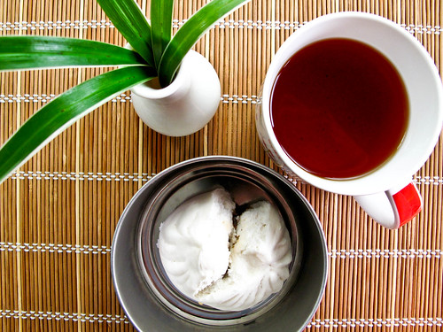 IMG_1192 Breakfast : char siew pau 叉烧包and lipton tea 红茶 , not Chinese tea不是中国茶