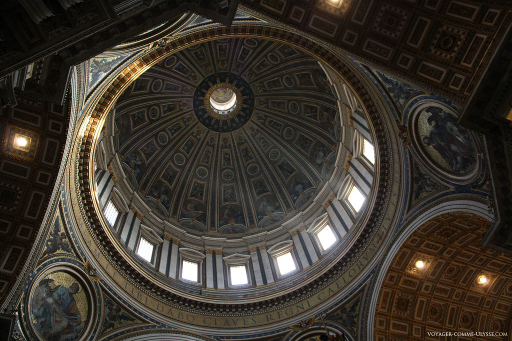 O interior da cúpula da basílica, ponto maior do génio arquitetónico elevada nesta igreja única no mundo. Nenhuma cúpula no mundo é igual a esta em altura.