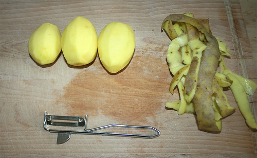 12 - Skin potatoes / Kartoffeln schälen