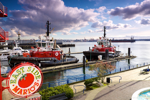 PHOTO - Today in Vancouver: Hungry Tug Boats