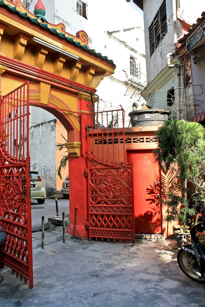 Red Gate at Taoist temple