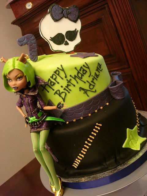 Monster High Theme Cake See more at madelizascom