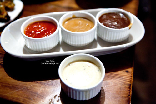 The sampler of sauces and the black truffle sauce