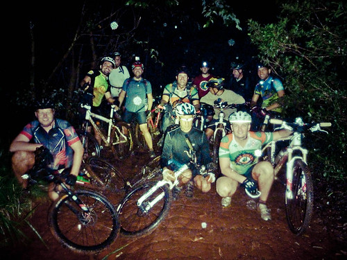 Pedal noturno lamacento / Muddy night ride :-)
