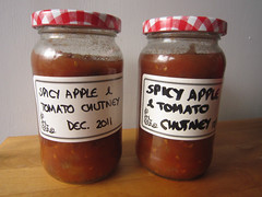 Spiced apple and tomato chutney