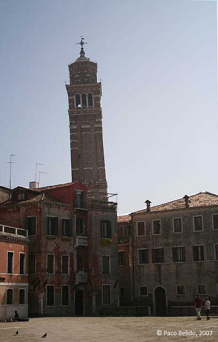 Torre inclinada. © Paco Bellido, 2007