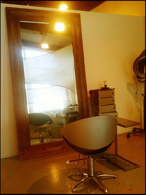 antonio-hairstylist-chair