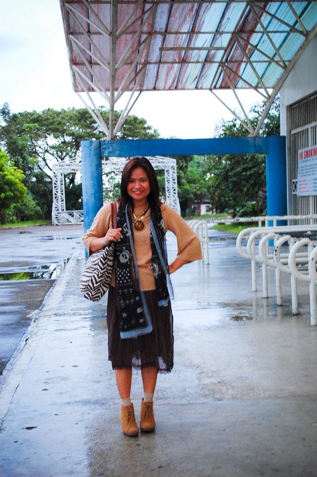 gifted brown dot skirt, denise katipunera, Michael Kors print purse, camel wedge booties, pinat fashion blogger, fashion on a budget, mommy style
