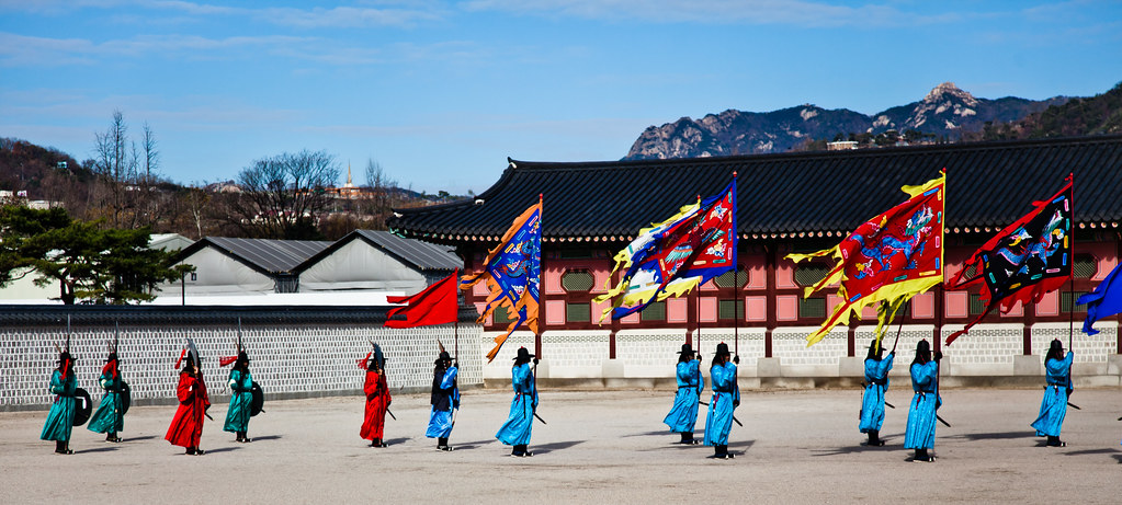 The Changing of the Guard [EOS 5DMK2 | EF 24-105L@90mm | 1/3200s | f/4 | 
ISO200]