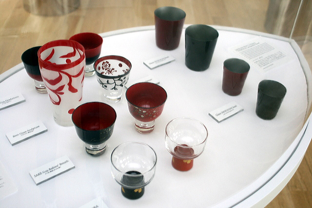 Aizu Lacquered Glass Crafts