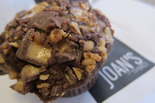 Joan's On Third: Snickers Cupcake