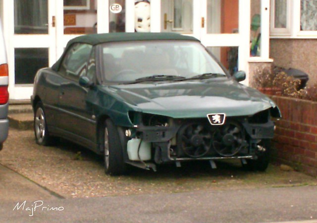 Peugeot 306 Cabriolet that had a front end accident