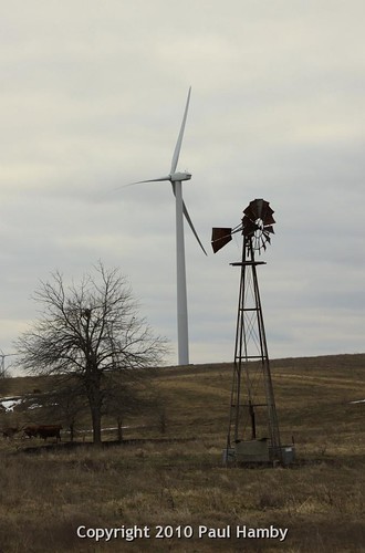 Old and new windmills. Wind Capital Group. Photo credit: Paul Hamby
