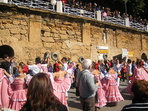 Grupo de música y baile tradicional de Suramerica en Agrigento, en... by Calogero Mira