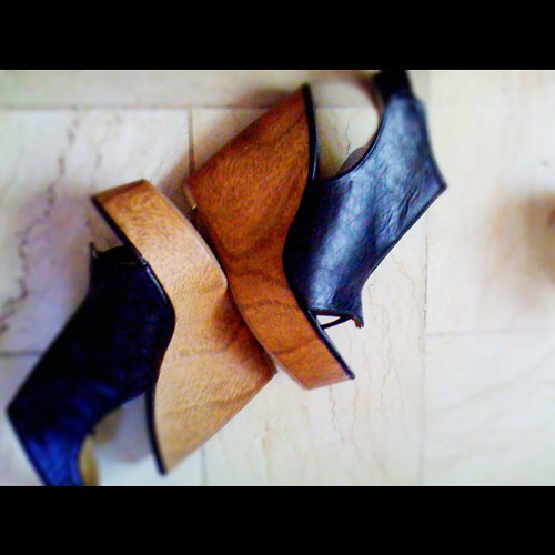 Will sell this wedges. Loving the wooden heel! @bloggers_united here we go!
