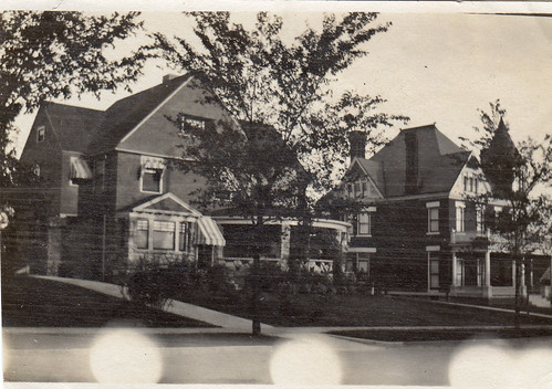 Victorian houses. Unidentified street. Kansas City, Missouri, USA. 1909. Pendleton Heights? Scarritt?