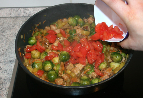 29 - Add tomatoes / Tomaten dazu