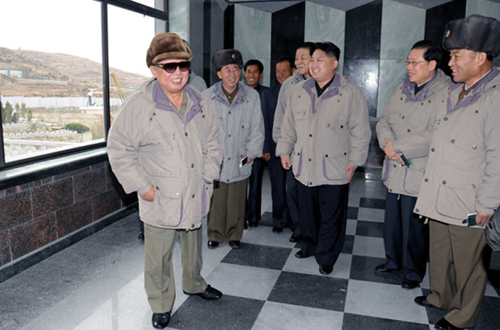Товарищ Ким Чен Ир на камнеобрабатывающем заводе 
