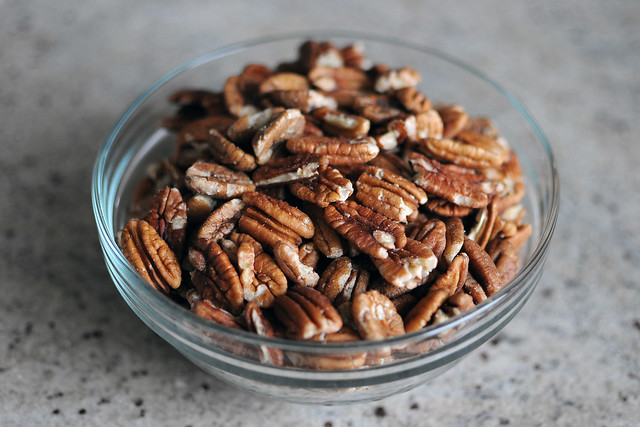 sugared-pecans-before