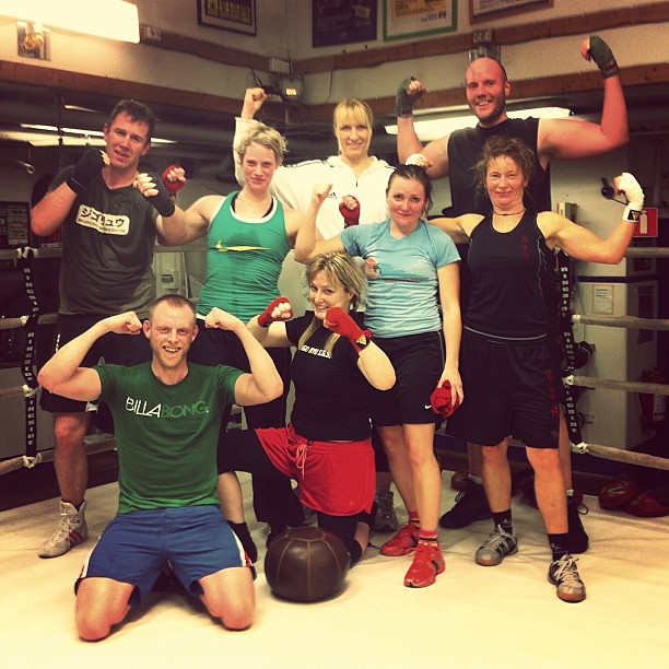 Delar av Åsa Sandells adepter på Sweet Sunday Fight Club #ssfc samlade efter kvällens träning.