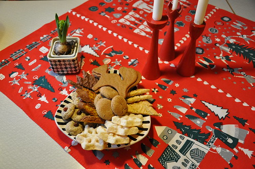 Julaftonskakfat på köksbordet
