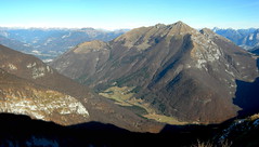 Foto per 13. La Valle di Preone sovrastata dal monte Verzegnis.
