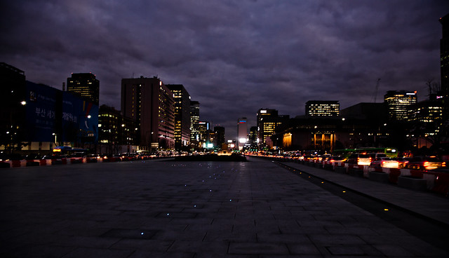 Seoul at night [EOS 5DMK2 | EF 24-105L@24mm | 1/8s | f/5.6 | 
ISO400]