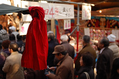 Red cloth in "TAKO-ICHI"(kite fair).