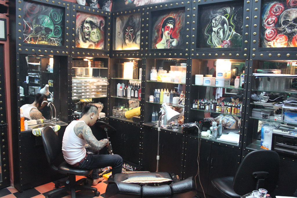 Tattoo station Tattoo shop decor, Tattoo shop interior