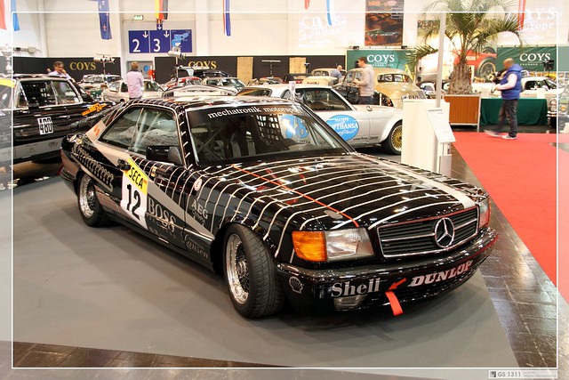 The MercedesBenz W126 is a series of flagship vehicles manufactured by 