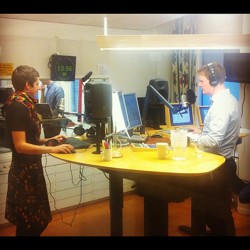 Dags för en nyhetsuppdatering i #alltidnyheter's studio, med @evalisaw och @stefanelof