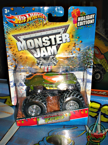 " Hot Wheels " Monster Jam ' Teenage Mutant Ninja Turtles ' 1:64 Monster Truck - Michelangelo {  HOLIDAY EDITION } i (( 2011 ))