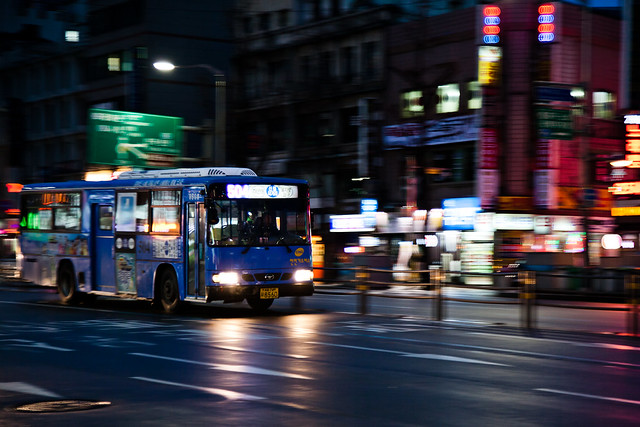 Night Bus [EOS 5DMK2 | EF 24-105L@75mm | 1/25s | f/4.0 | 
ISO400]