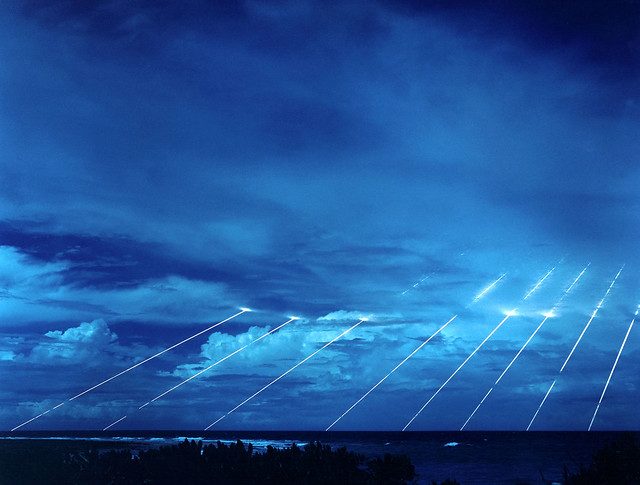 1986 ... Peacekeeper missile test - 無料写真検索fotoq