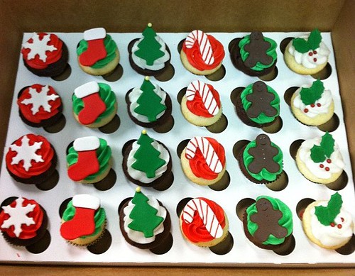 Christmas mini cupcakes for an office holiday potluck