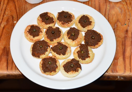 Tapenade toasts