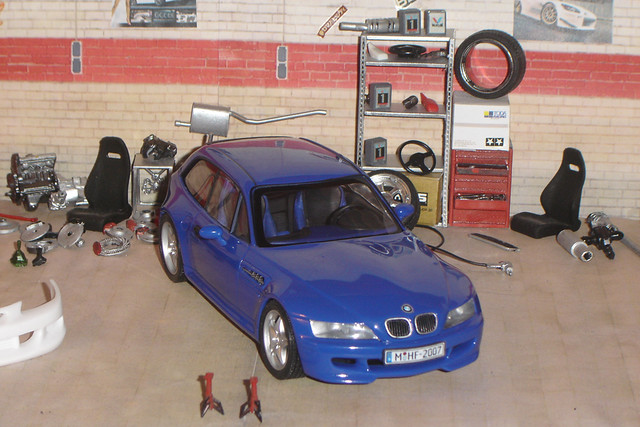 BMW Z3 M Coupe | Estoril Blue | Estoril/Black | 1:24 Revell Scale Model 07369