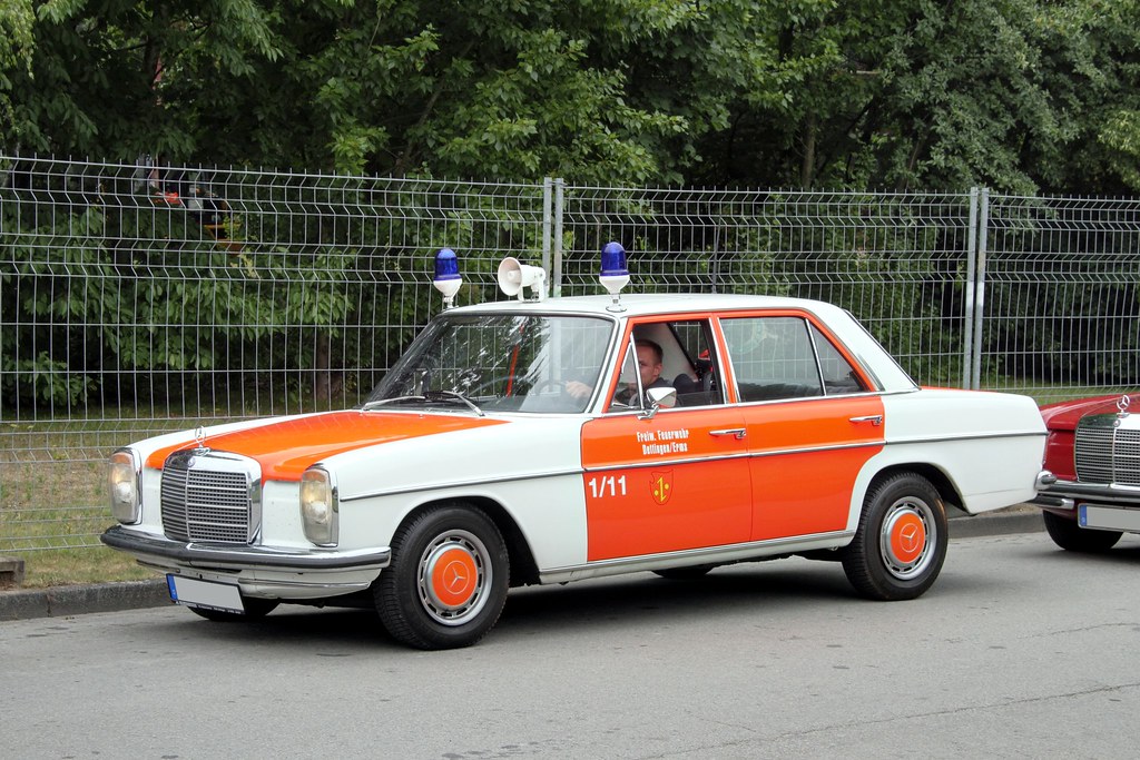 1973 MercedesBenz W115 230 01 