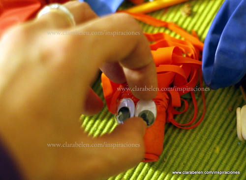 Manualidades para niños: decorar lápices con globos