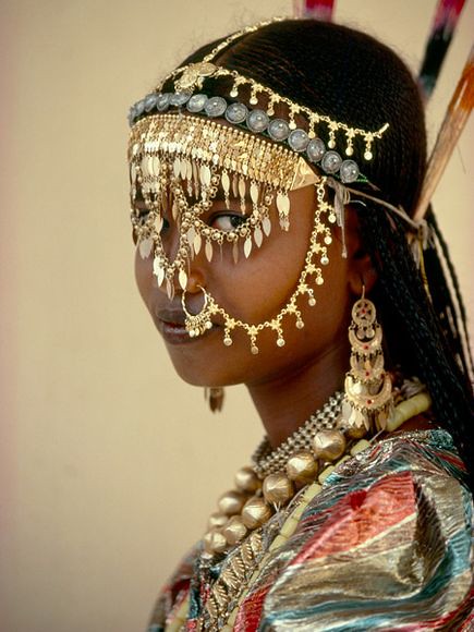 gold-veil-afar-sultan-daughter_11327_600x450