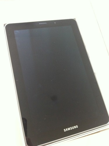 Samsung Galaxy Tab 7.7 P6800, front