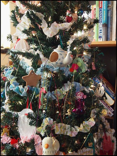 Ruffled Christmas Tree Garland
