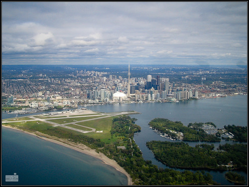 Toronto from above (by: Alex 2h30, creative commons license)