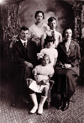 Benjamin Monroe Hawver with 5 Children 1921