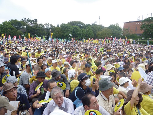 10. 911告別核電示威,東京6萬人的集會,戰後日本最大的示威活動(劉黎兒攝，先覺出版 社提供)