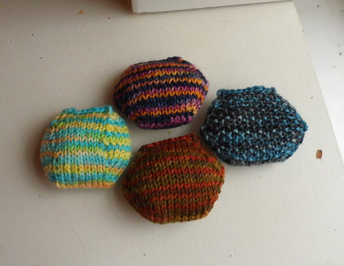 Variations on hexipuff patterns seed stitch round puff sock yarn scraps